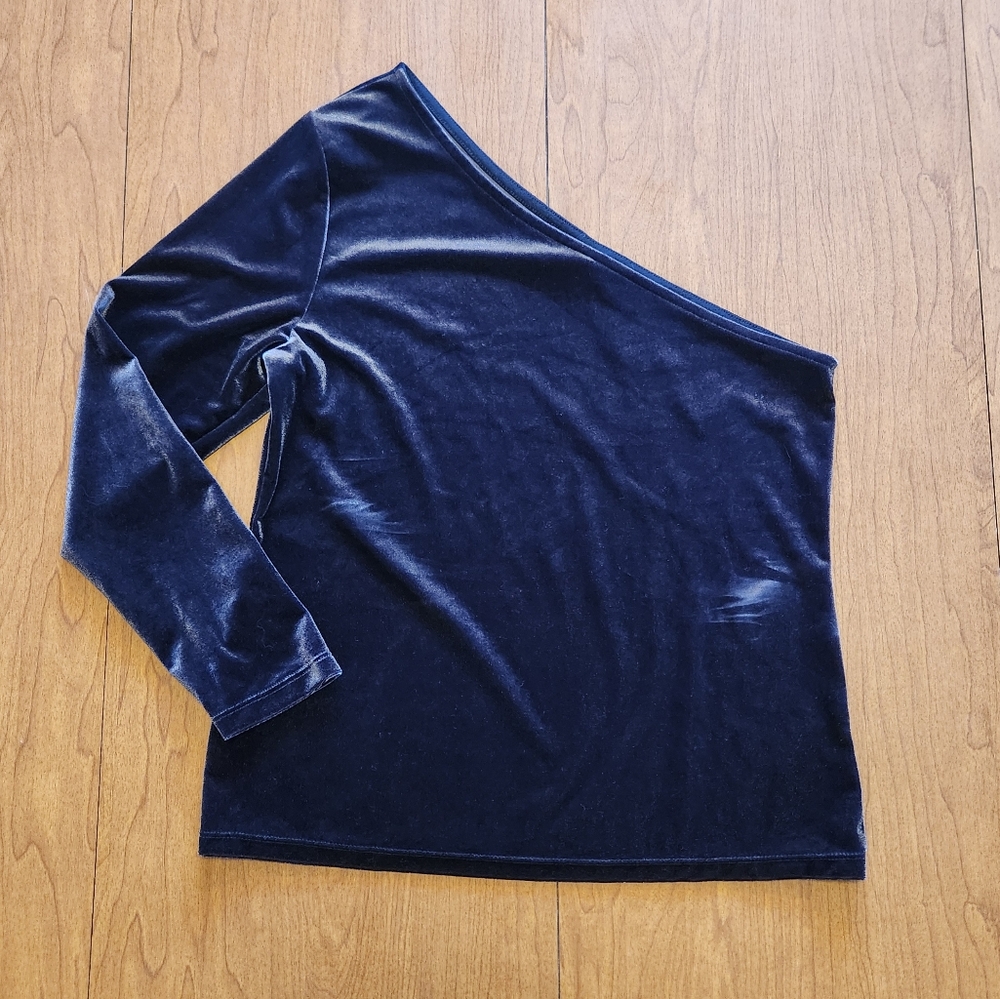 NWOT Old Navy Velvet One Sleeve Shirt